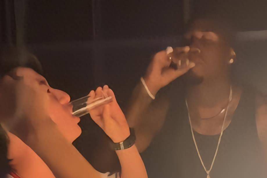 午夜一区二区国产好的精华液