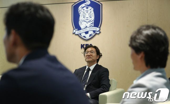 大学生商务旅行按摩